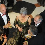 Gäste des Ball des Weines 2014 in der Empfangshalle des Wiesbadener Kurhauses